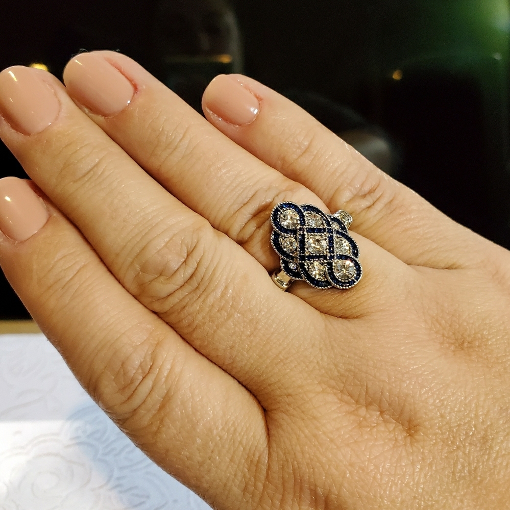 Great ring with antique like bling!
